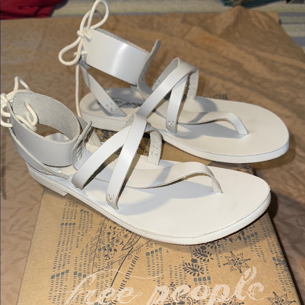 Free People White Sandals Size 7 - Picture 4 of 8